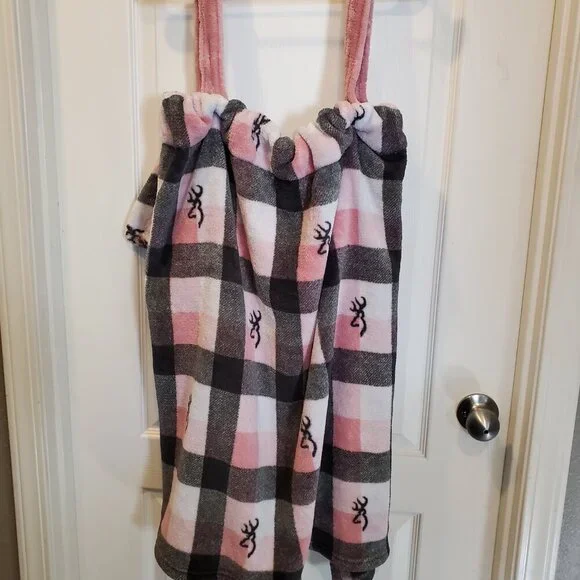 💖 Browning Pink & Gray Buckmark Plaid Plush Body Wrap/Coverup 🦌 - Picture 6 of 7